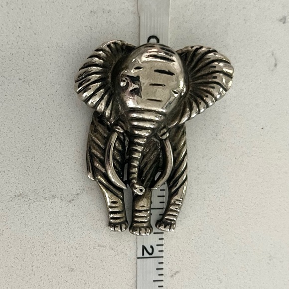 Vintage Silver Plated 3-D Elephant with Tusks Brooch Pin 1.5" x 1.75" EUC - Picture 8 of 8